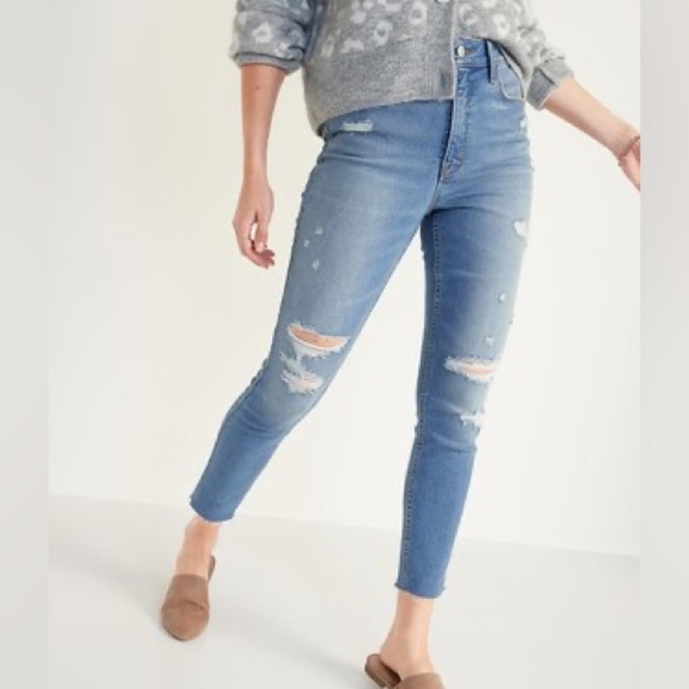 Old Navy Extra High-Waisted Rockstar 360° Stretch Super Skinny Cut-Off Jeans